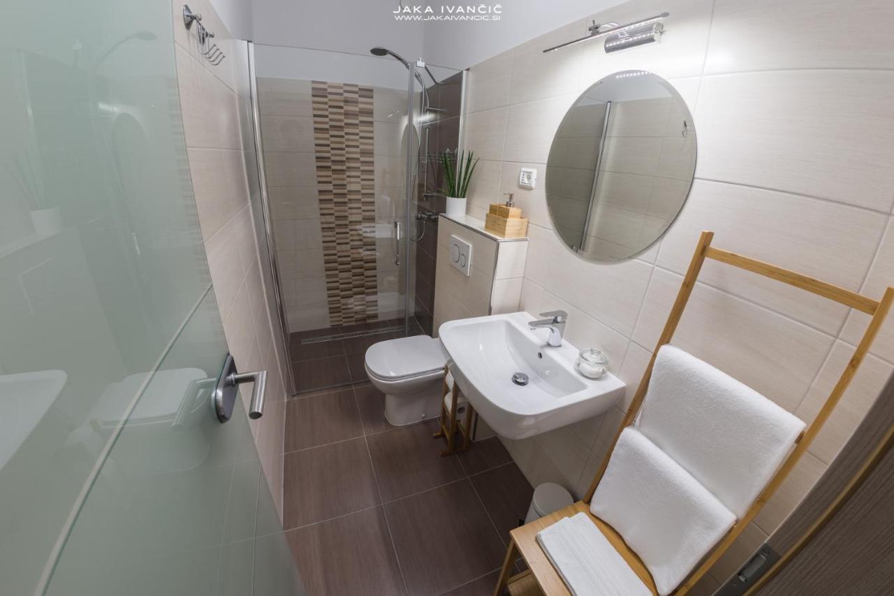 Med Oljkami Apartment Koper Bagian luar foto