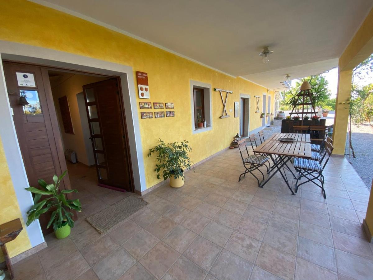 Med Oljkami Apartment Koper Bagian luar foto
