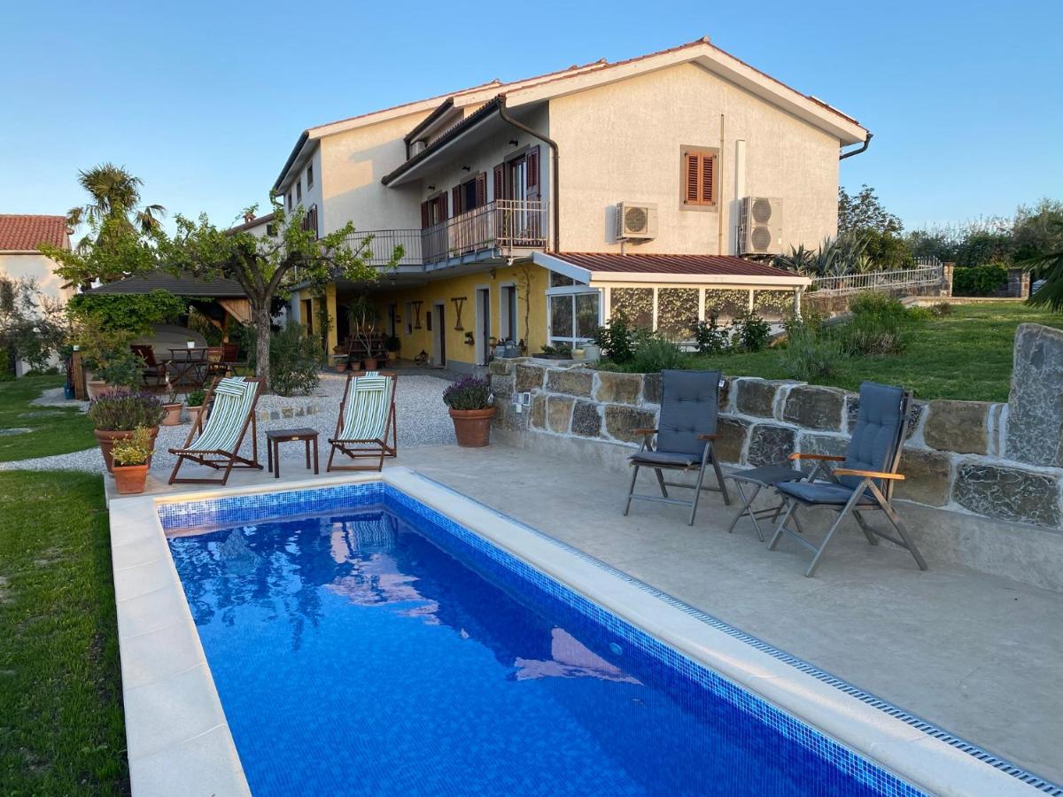 Med Oljkami Apartment Koper Bagian luar foto